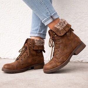 American Eagle Brown Lace Up Combat Boots Knit Foldover Cuff Ankle Boots 8.5
